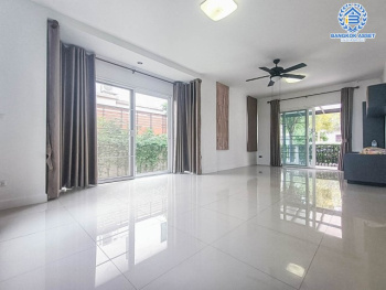 *****บ้านเดี่ยวมือสองย่านนนทบุรี ม.บ้านชิดลม บางกรวย-ไทรน้อย เนื้อที่กว้างขวางมากถึง 53.40 ตร.ว.  ฟังก์ชัน 3 ห้องนอน 3 ห้องน้ำ ที่จอดรถ 2 คัน แถมฟรี! เครื่องปรับอากาศ 4 เครื่อง โครงการตั้งบนทำเลเดินทางสะดวก ใกล้รถไฟฟ้าสายสีม่วง "สถานีคลองบางไผ่"